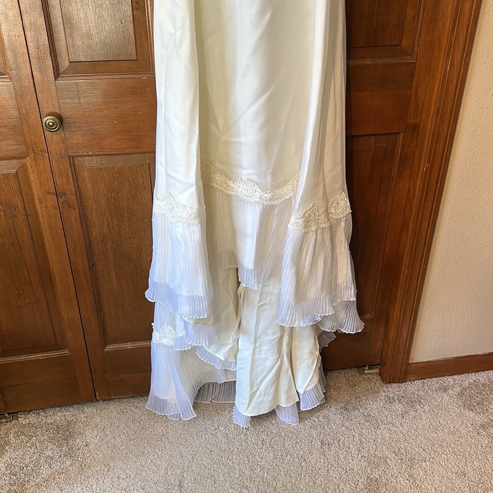 Vintage Wedding Dress - Picture 3 of 9